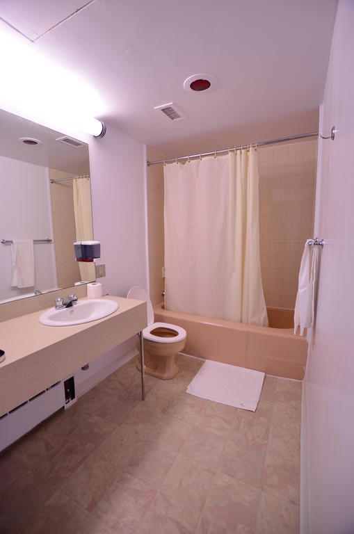 Hotel Royal Plaza Winnipeg Extérieur photo
